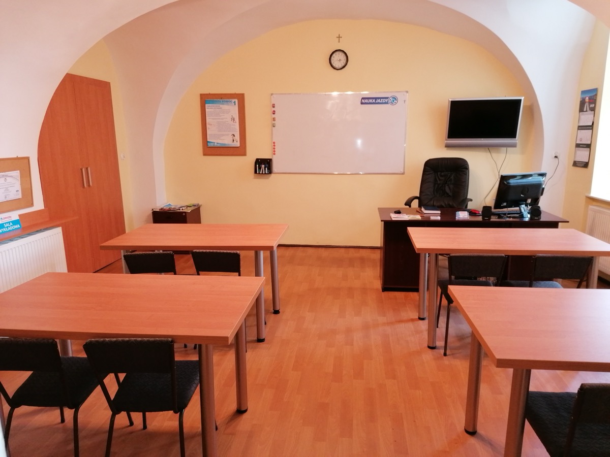 Sala szkoleniowa OSK ORION - zajęcia teoretyczne prawo jazdy Łobżenica